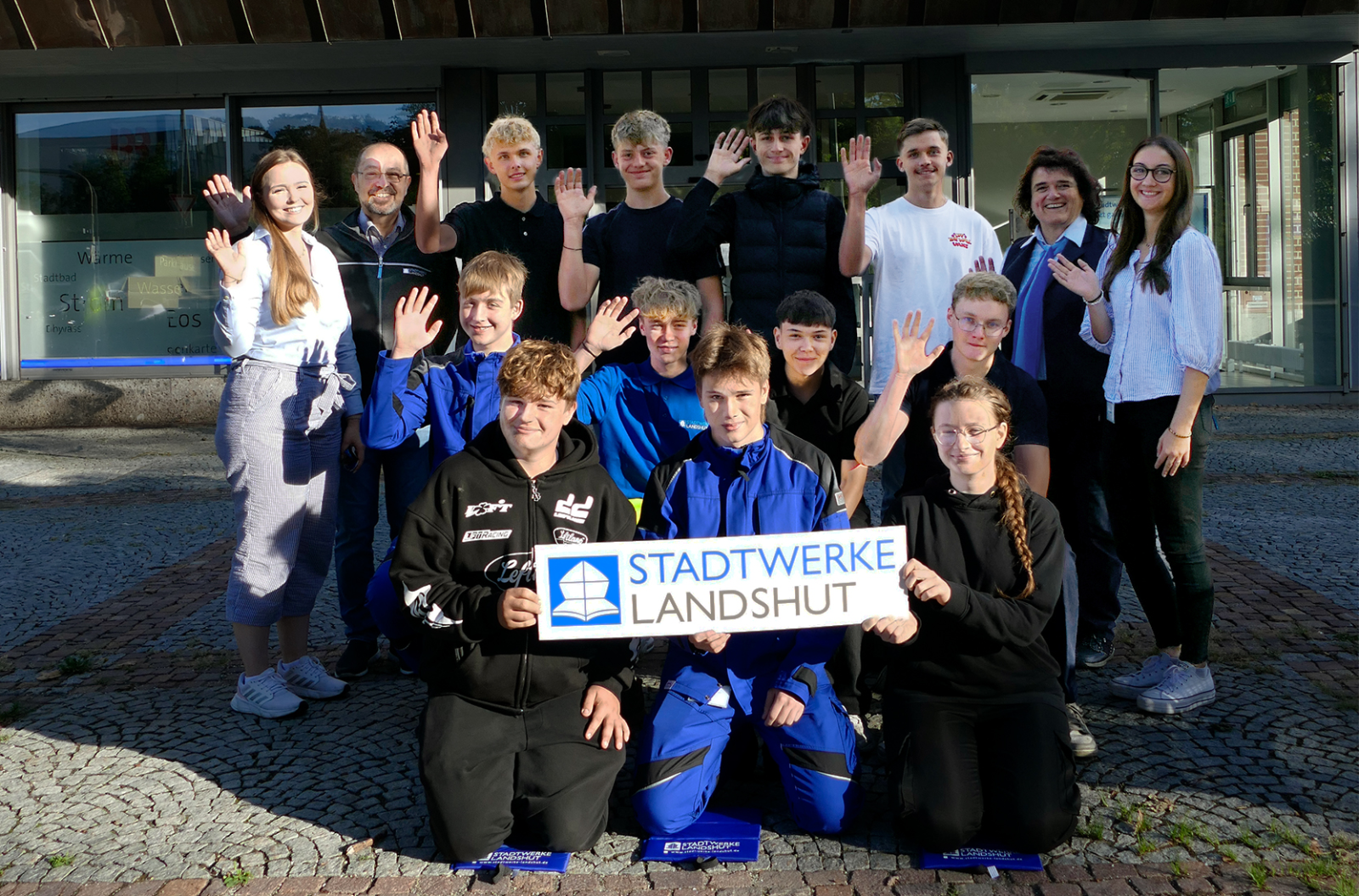 Gruppenfoto der neuen Auszubildenden der Stadtwerke Landshut am 1. September 2026