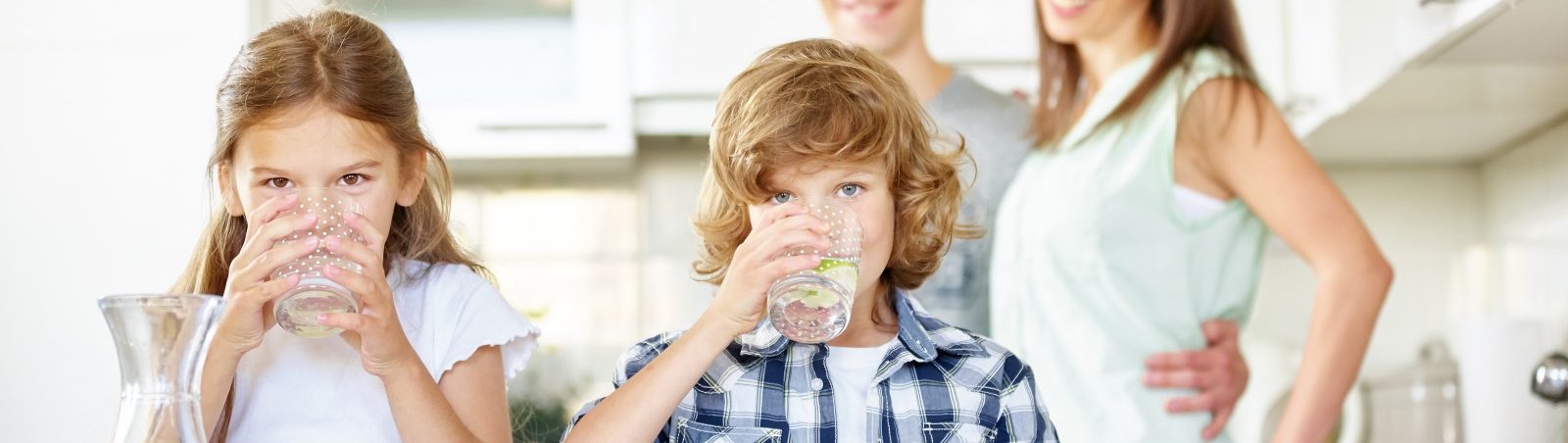 Kinder trinken Leitungswasser